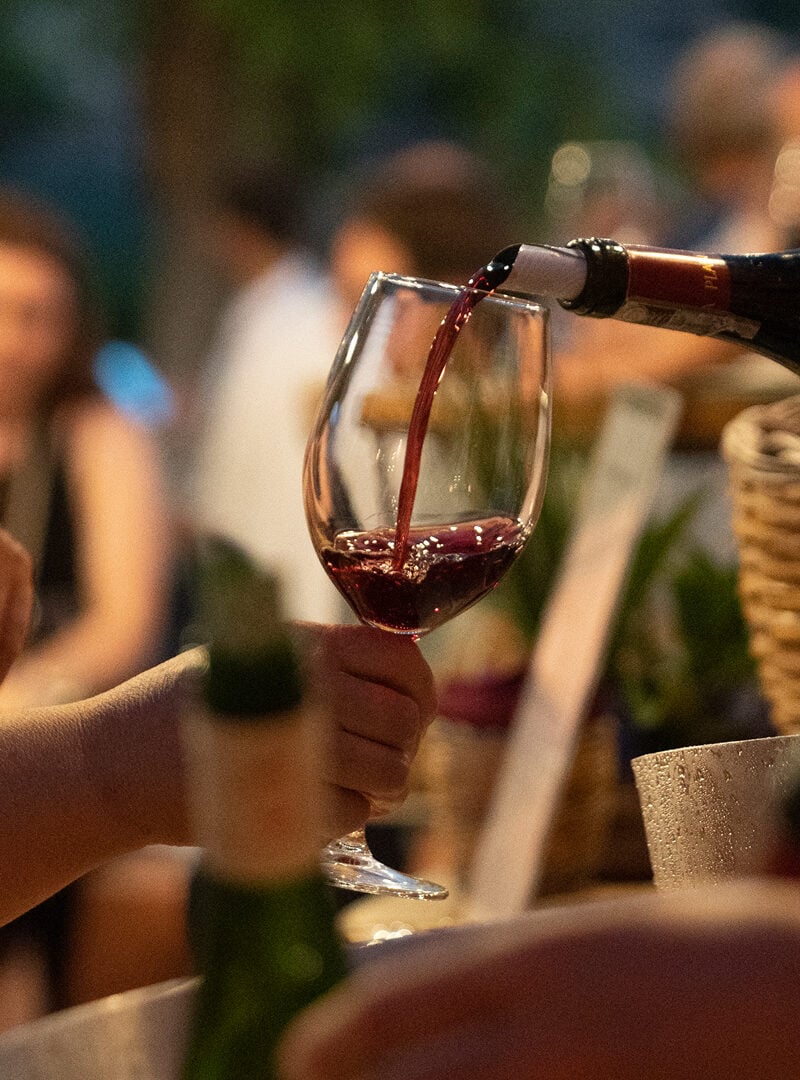 vini calici persone
